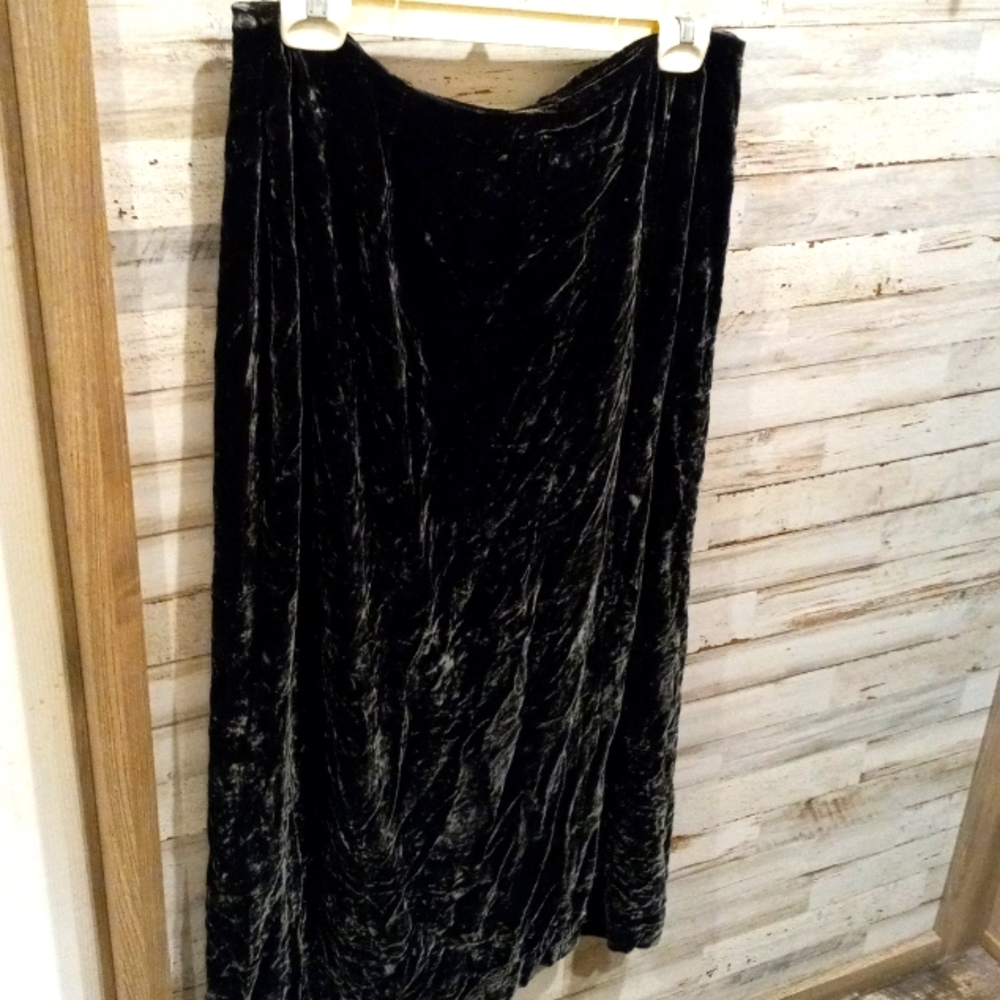 Valerie Stevens velvet skirt.   Box 301